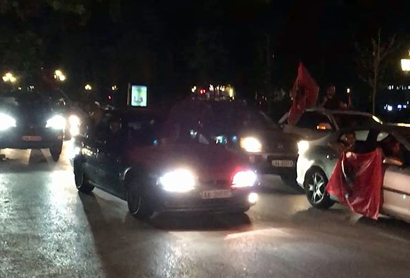 VIDEO/ Festë në rrugët e Tiranës, pas fitores me Rumaninë