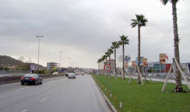 Punimet në rrugë, bllokohet sot aksi QTU-ja në drejtim të sheshit “Shqiponja”