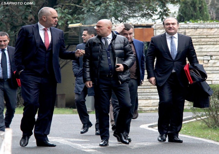 Dyshimi: Rama firmosi shkarkimin e Ylli Manjanit