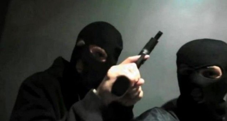 Nën kërcënimin me armë, maskat grabisin kazinonë në Sarandë