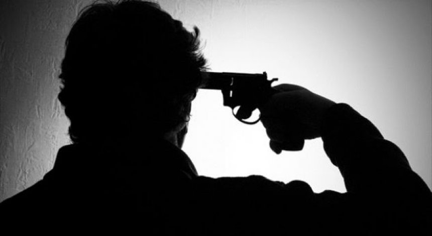 Divjakë, plagos me lopatë në kokë gruan, më pas vret veten me çifte 70-vjeçari