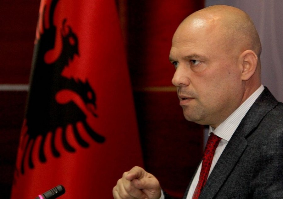 “Injorim i vazhdueshëm i ditës së Republikës, komunistët nuk ishin të vetmit themelues të saj”