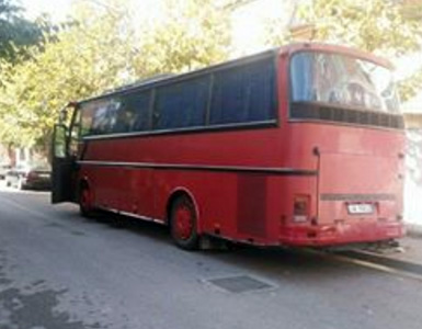 DETAJE & FOTO/ Eksploziv autobusit të funeraleve, shoqërohet një person i dyshuar
