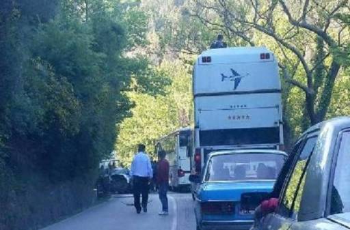 Aksidentohet autobusi në Qafë të Muzinës