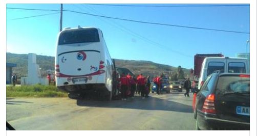 Aksidentohet autobusi me futbollistë, disa prej tyre janë plagosur