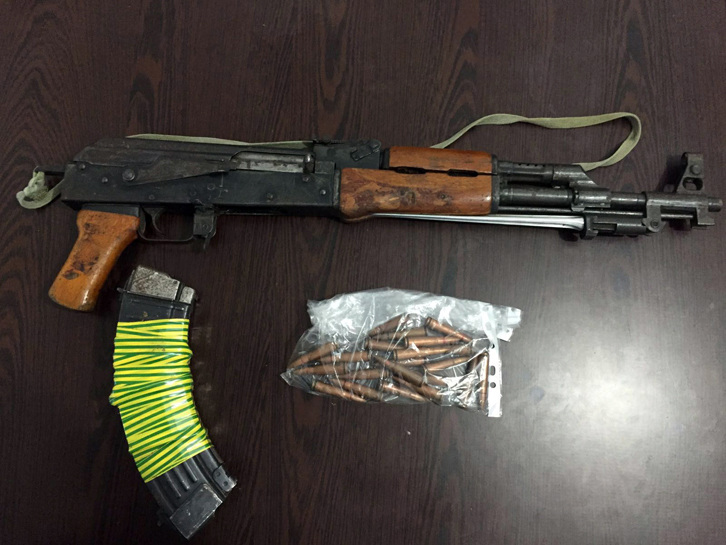 FOTO/ Tiranë, polici rreh kunatën, i biri sulmon me armë shtëpinë e xhaxhait