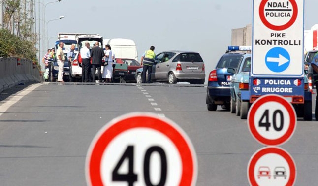 Dy aksidente në pak minuta, bllokohet autostrada Tiranë-Durrës