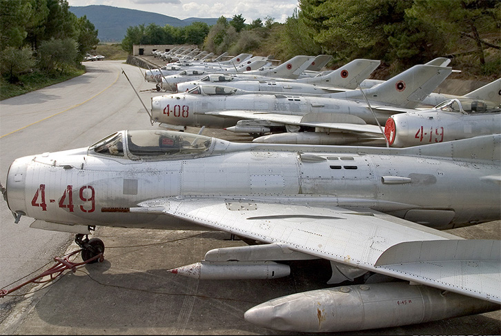 SKANDAL/ Qeveria shet 40 avionë  MIG, në 2013 përbalti shitjen e 5 avionëve të tillë