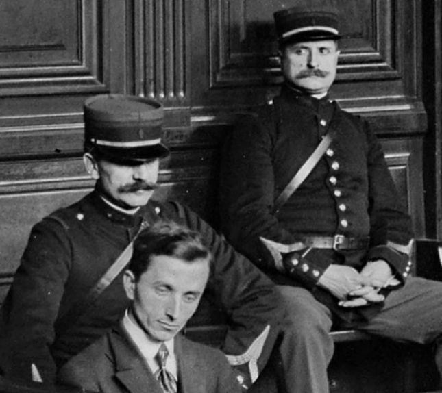 FOTO SHQETËSUESE/Kastriot Dervishi publikon fotot horror të Avni Rustemit