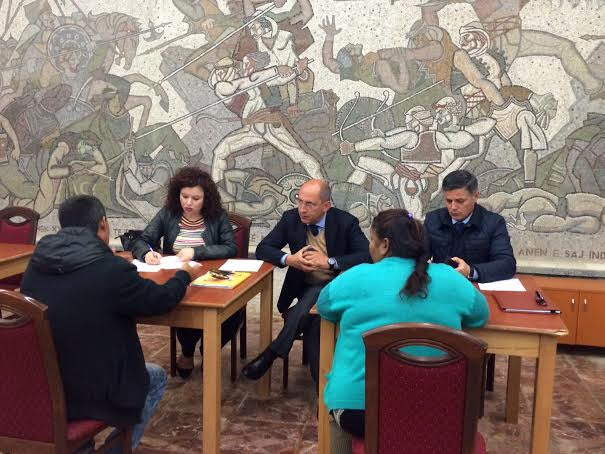 SKANDAL/ Tropojë, OSHEE ju mban familjeve të varfra lekët e faturave nga ndihma ekonomike