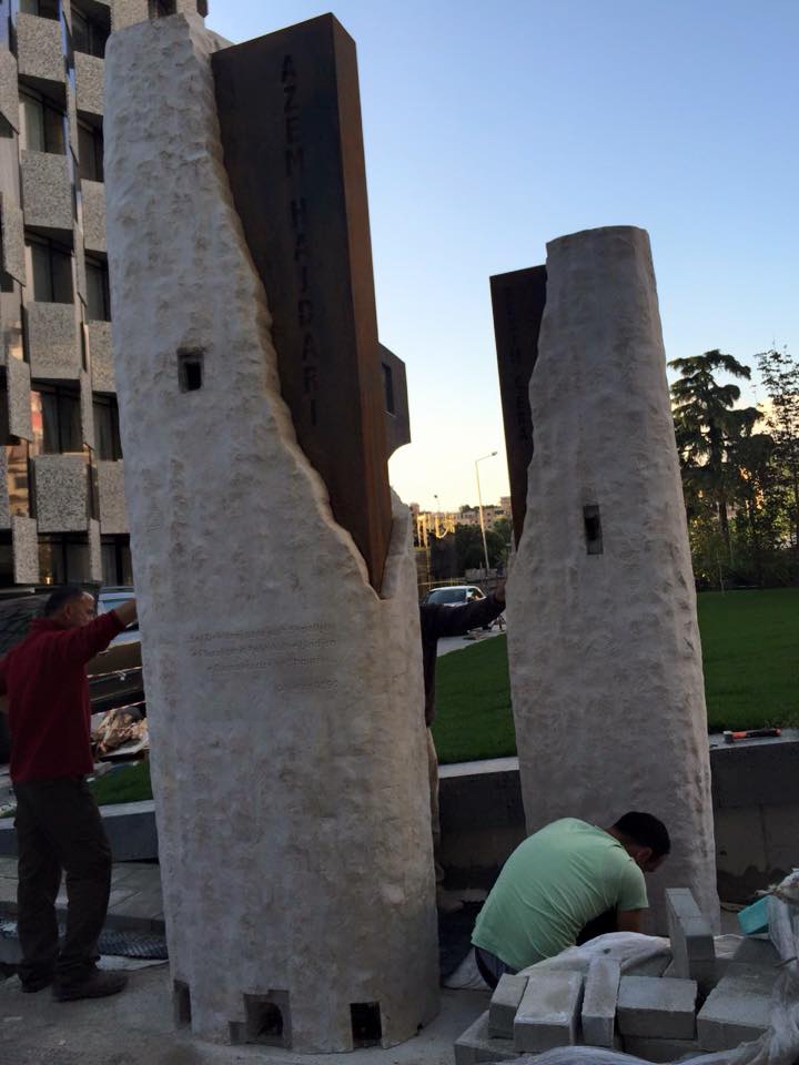 FOTO/Memorial i ri në vendin e vrasjes së Azem Hajdarit