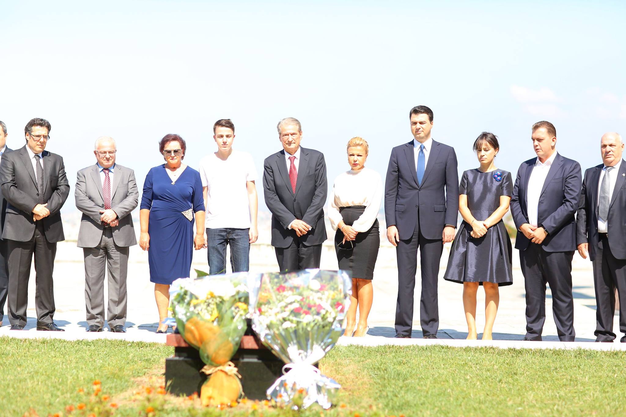 Basha, homazhe te Memoriali i Azem Hajdarit: Është gjallë forca e Azemit!