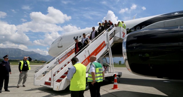 Kthehen 2 avionë charter të mërkurën dhe të enjten me 195 shqiptarë