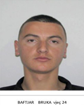 Autori i dyshuar i tritolit te farmacia e babait të Tahirit, në kërkim në Itali si lider i një grupi xhihadist