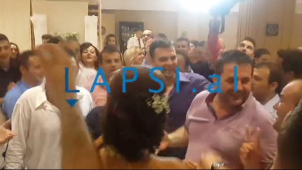 Klement Balili heq vallen 100 metra nga komisariati i policisë