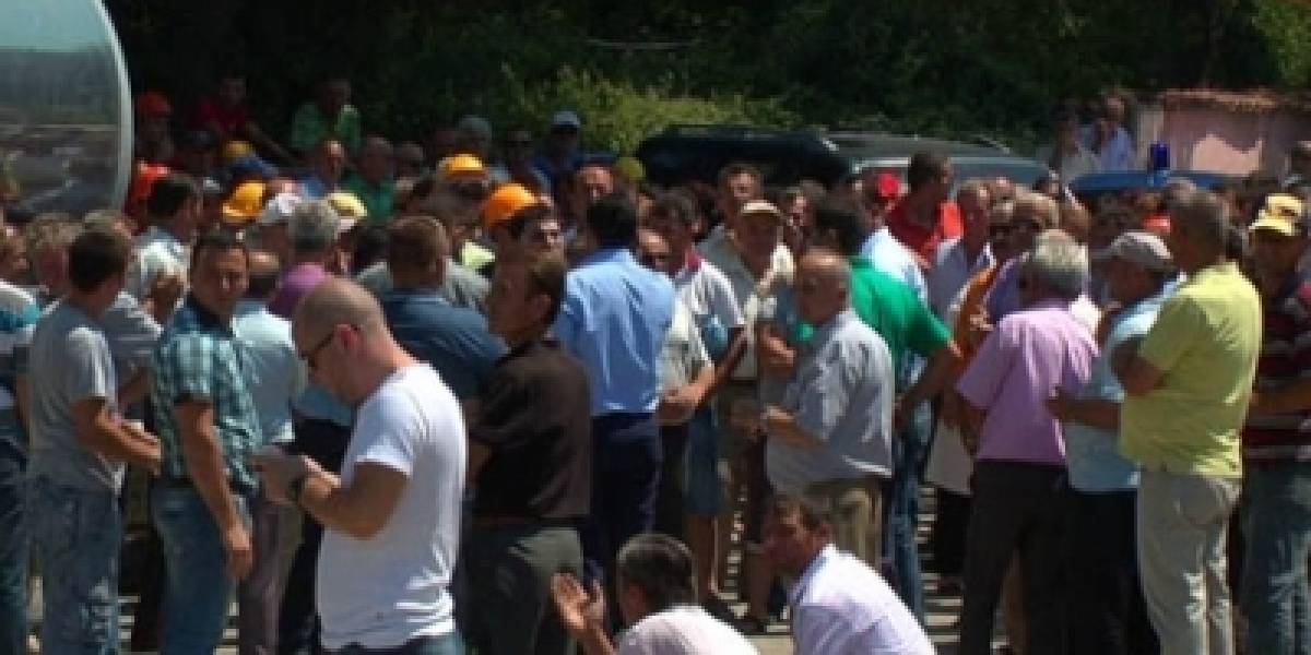 Nuk marrin pagat për dy muaj, punonjësit e rafinerisë në Ballsh protestojnë