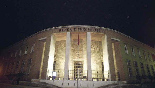 Banka Qendrore e pranon: Qytetarët po tërheqin depozitat