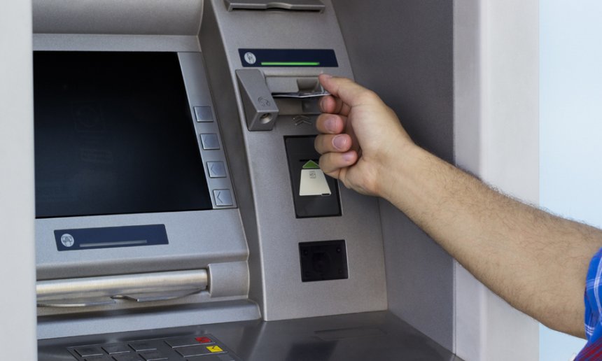 Thyejnë bankomatin e vjedhin miliona lekë,  supergrabitje në Vlorë