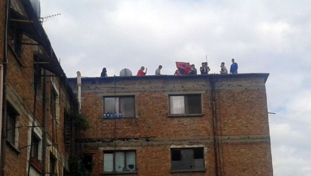 Pa energji elektrik prej 8 muajsh, kërcënojnë me vetëvrasje 20 banorë