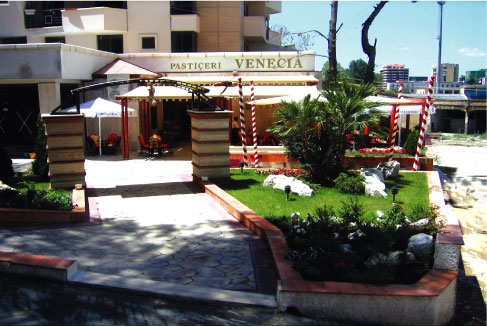 Shpërthim i fuqishëm në Tiranë, te pasticeri “Venecia”