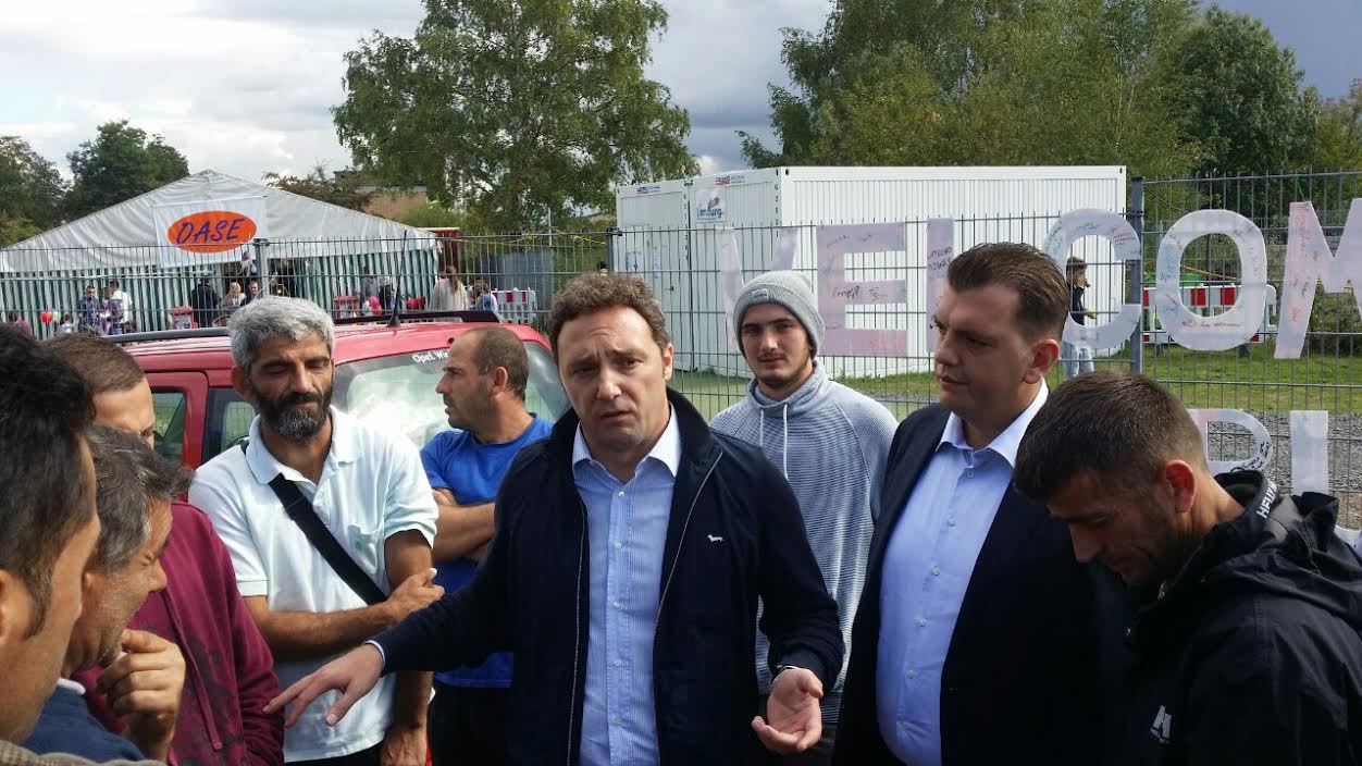 Rama nuk i takoi azilantët, demokratët shkojnë në dy kampe në Gjermani