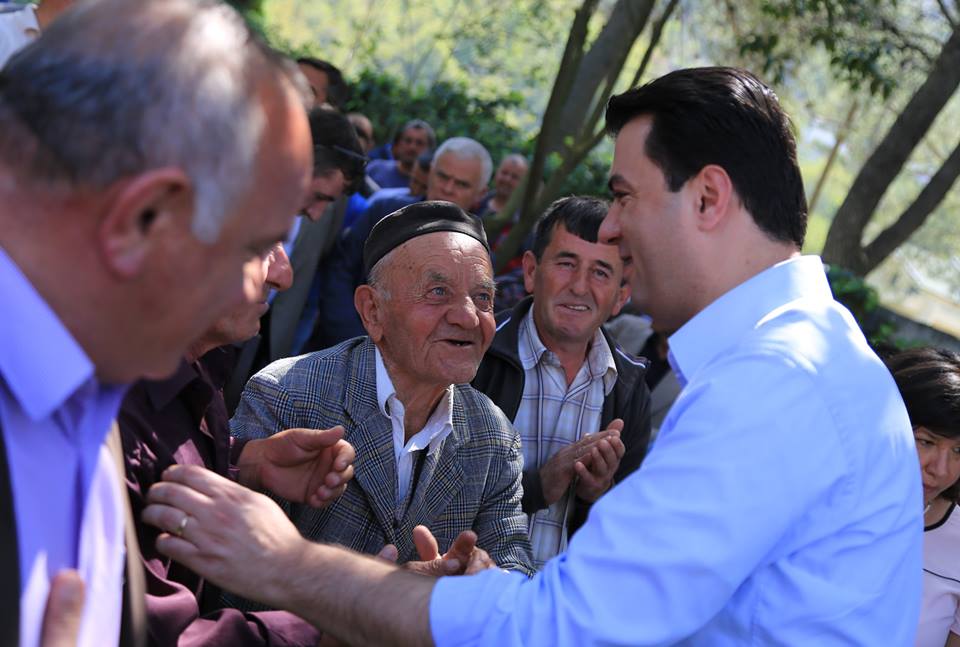 Basha: Të rinjve, do t’u garantohet e drejta për arsimim,studentët do të mbështeten nga buxheti i shtetit