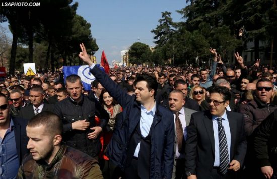 13 MAJ/ Demokratët nisen drejt Tiranës