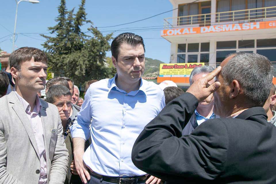 Basha prezanton Alibeajn në Cakran: Eksodi nuk është zgjidhje, me votë ti themi ndal të keqes në 21 qershor