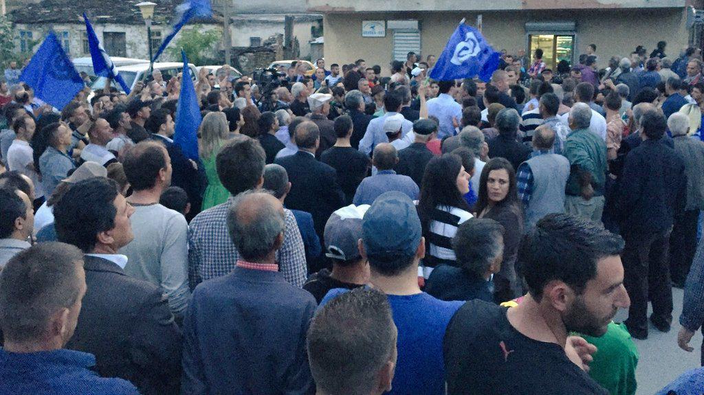 Ersekë, Basha sulmohet me karrige, plagoset një militant i PD-së