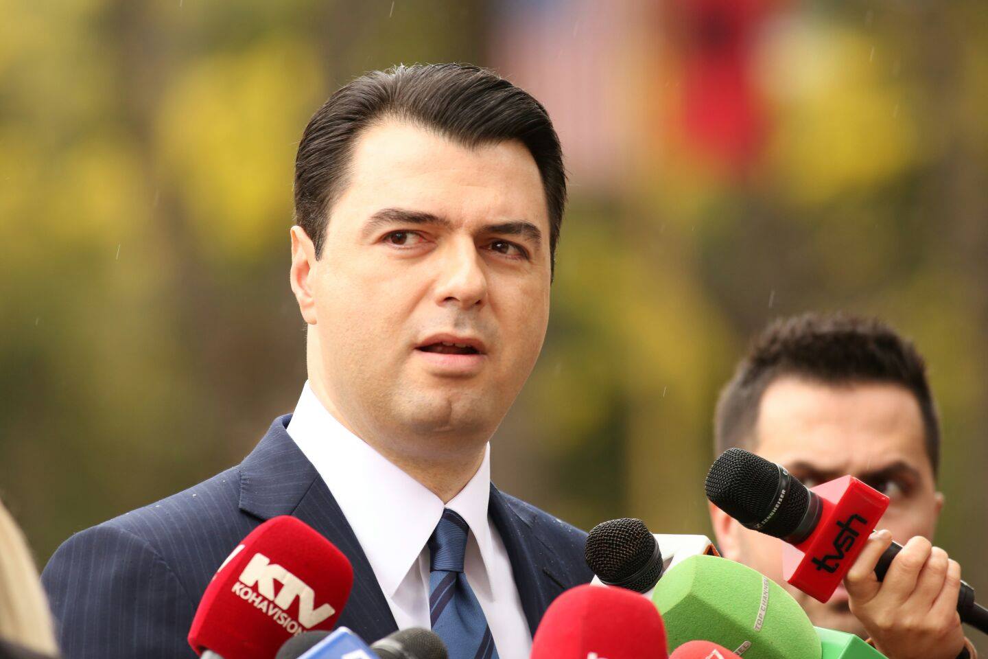 Basha: Kryeministri me zë të dridhur u mundua të bëjë avokatin e Shullazit