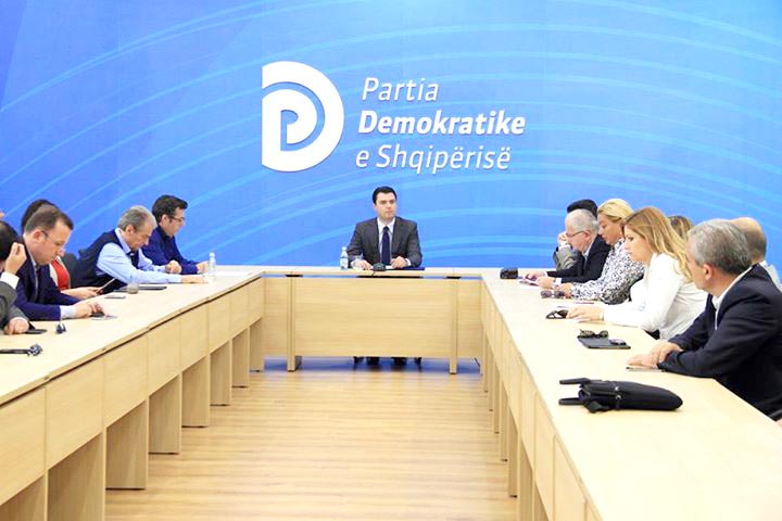 Mbledhja e grupit të PD: Për votimin elektronik deri në protesta