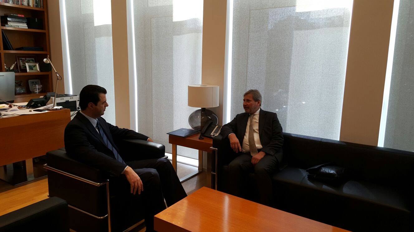 FOTO LAJM/ Basha në takim kokë më kokë me Komisionerin Hahn