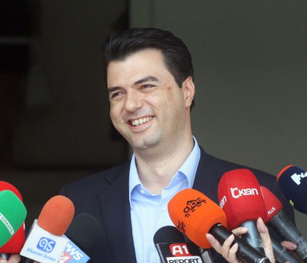 Basha uron besimtarët me disa vargje të Kuranit: Zoti bujar do të jetë me ty, e ti i kënaqur