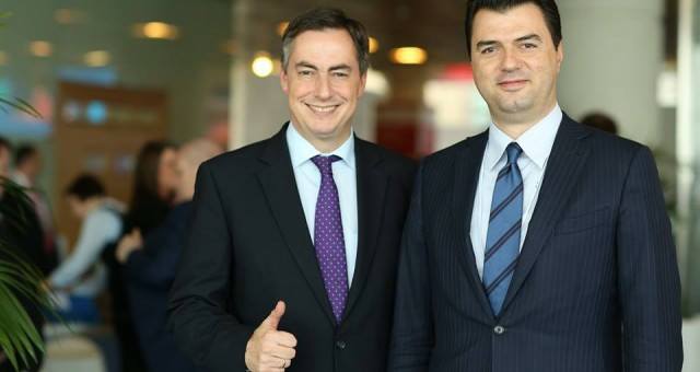 Basha në Bruksel, uron kryetarin e ri të Komisionit për Punët e Jashtme në Parlamentin Europian