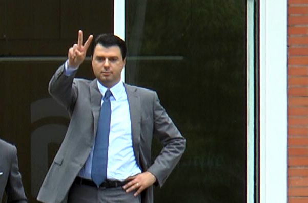 Zbardhet takimi me zyrtarin amerikan, ja çfarë kërkoi Basha dhe për çfarë u përgëzua nga Yee