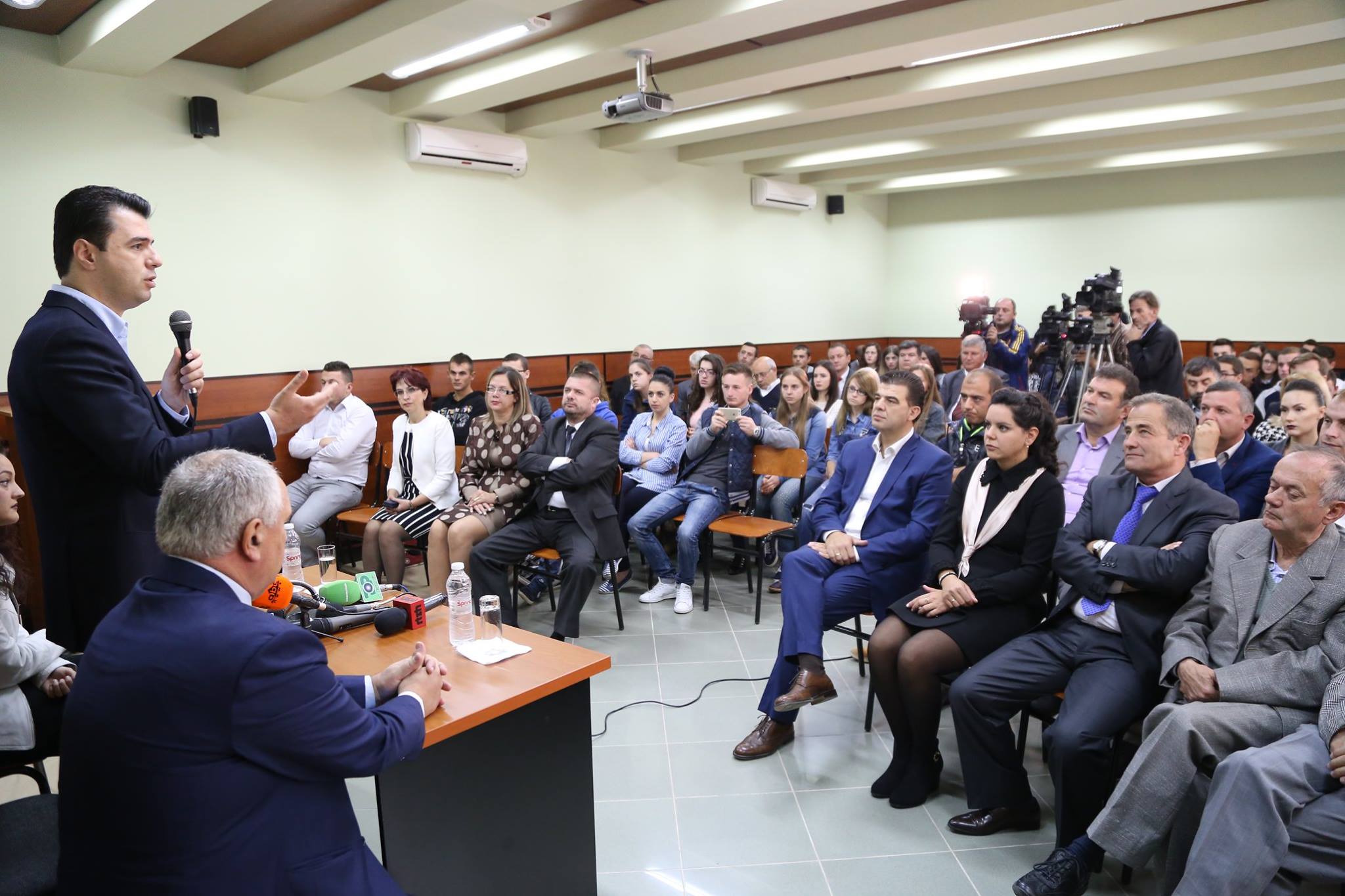 Basha, PD do të rishikojë ligjin për Arsimin e Lartë