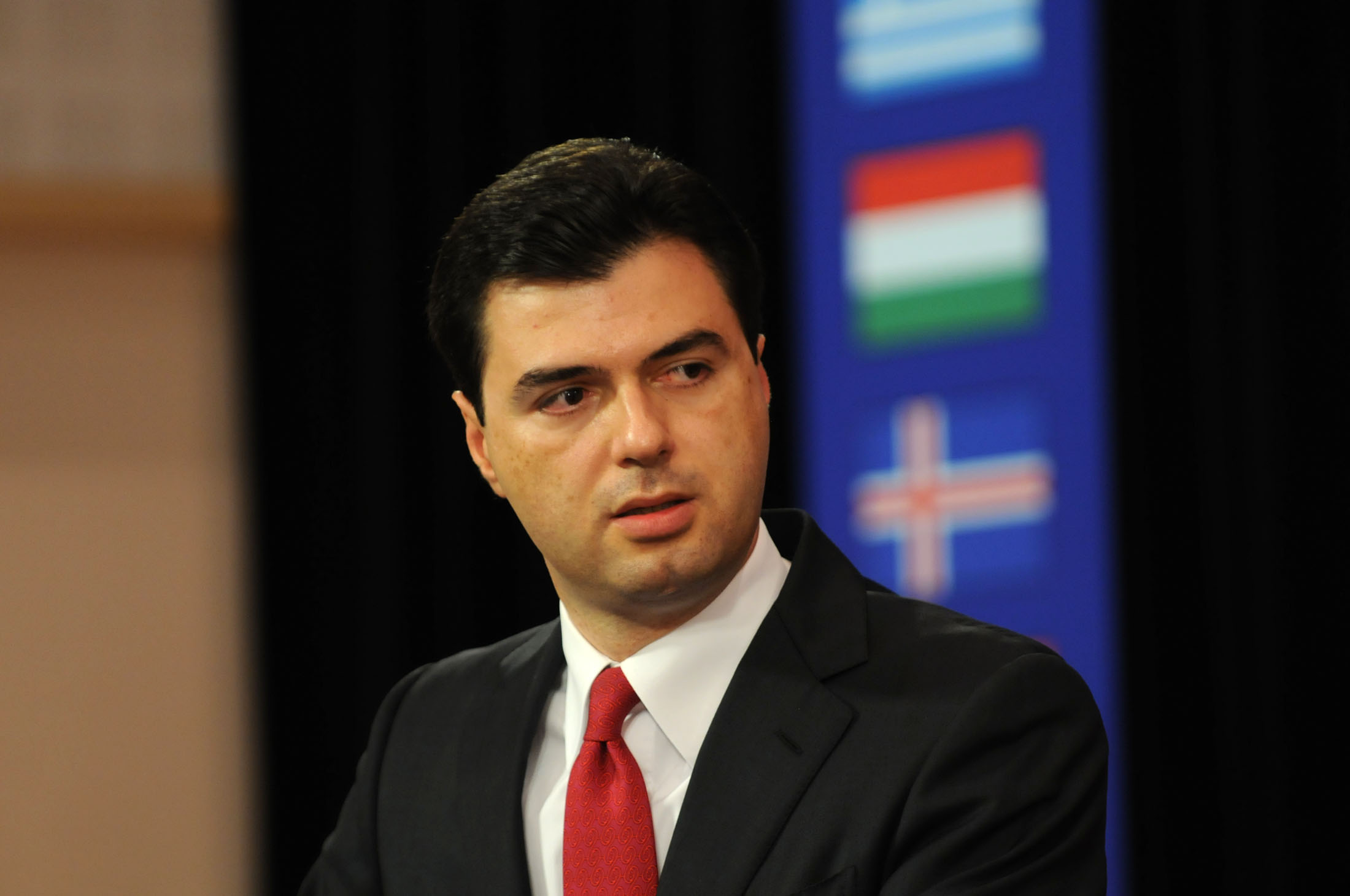 600 milionë euro/Rama bllokoi statusin për Vangjel Ndrekon