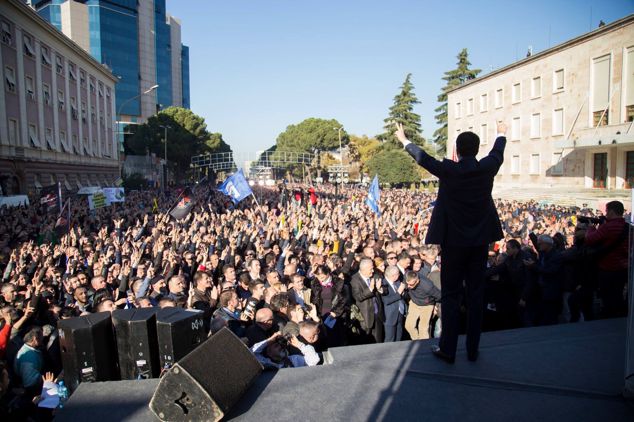Basha ju shkruan mesazh falenderimi pjesëmarrësve në protestë