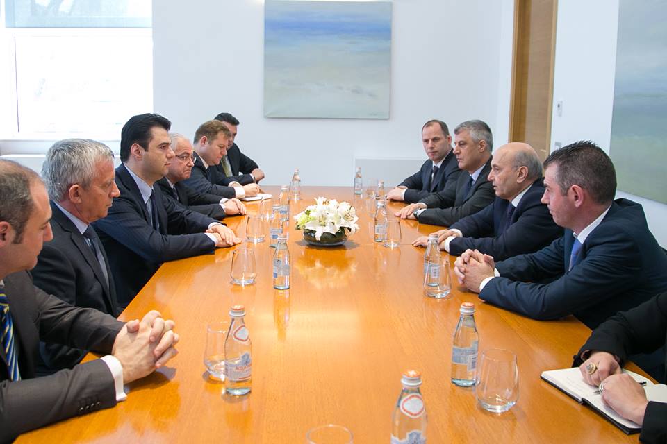 Basha dhe Thaçi urojnë Isa Mustafën