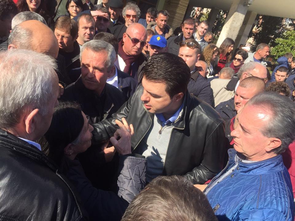 Basha nga Fieri: “Të largohet qeveria dhe jo të vetëflijohen njerëzit”, jep detaje për protestën e 18 shkurtit