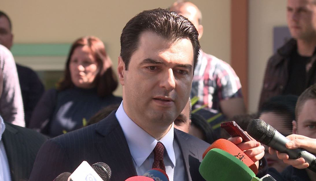 Basha: Shullazi me mbështejten e qeverisë u pasurua këto dy vjet me pistoletë në kokë