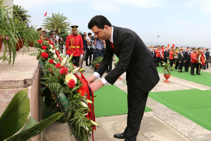 5 MAJI/ Krerët e PD-së homazhe në Varrezat e Dëshmorëve, Basha: Të vendosur për Shqipëri pa krime