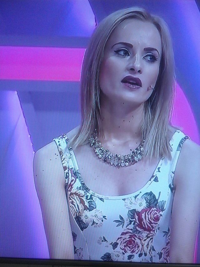 Historia e Hirushes shqiptare; Shkon te shtëpija e tij të pastroj, njihet me mashkullin që i ndryshoi jetën