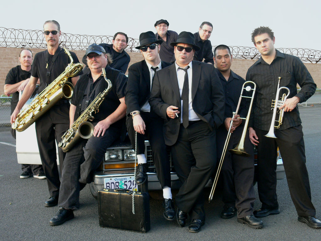 FOTO/ “The Blues Brothers” në atdheun e Belushit, sot në Tiranë, nesër koncert te Pallati Kongreseve