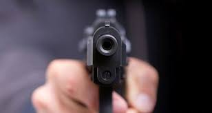 3 persona të armatosur tentojnë të vjedhin menaxherin e një lokali në Radhimë