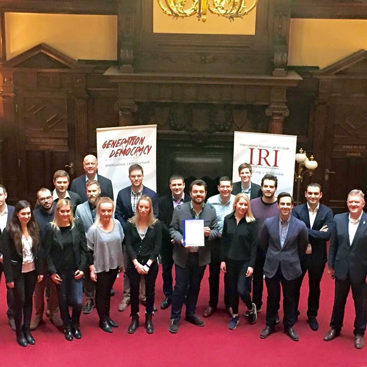 VIDEO/ Të rinjtë demokratë në Europë mbështesin protestën e opozitës