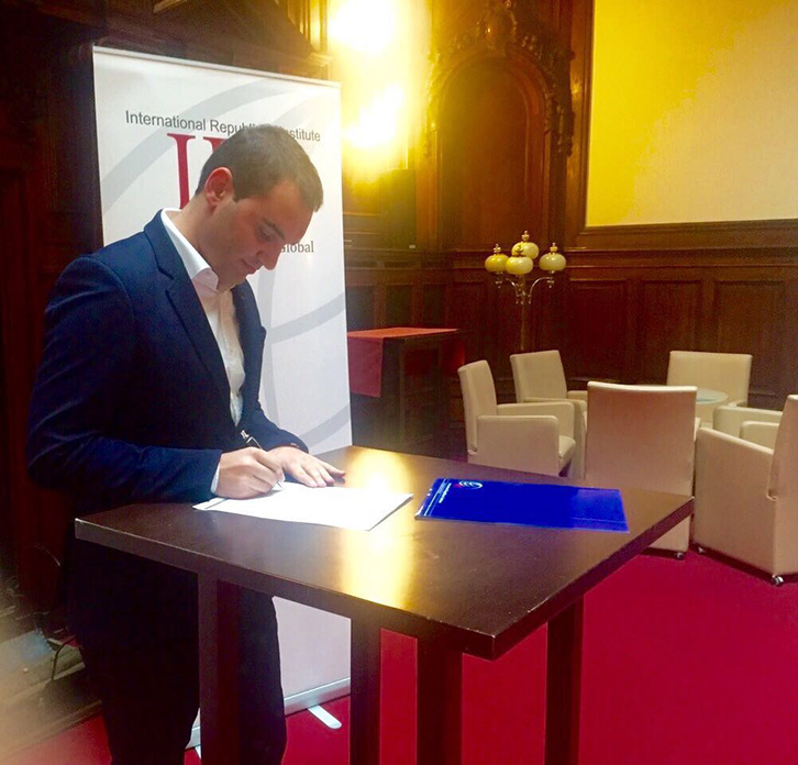 FOTO/ Të rinjtë e djathtë kërkesë qeverisë për punësim dhe edukim