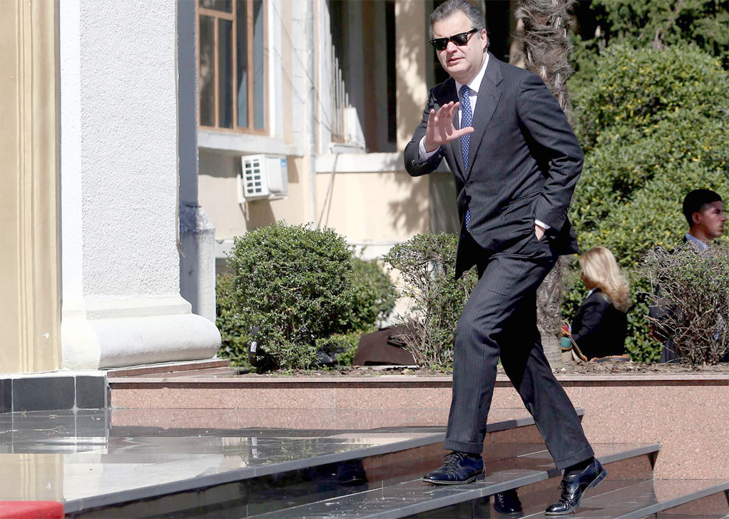 Ben Blushi: Qeveria ngatërron fishekzjarrin me dritën