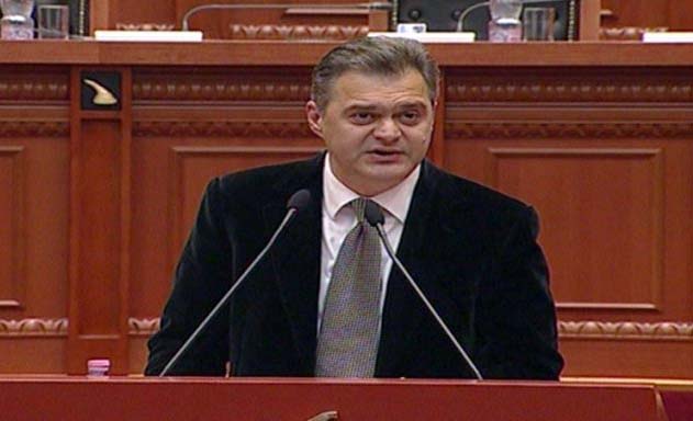 Ben Blushi: Varfëria emergjencë kombëtare, të varfrit do të vijnë në Parlament dhe do i nxjerrin jashtë deputetët