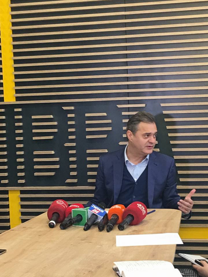 Blushi komenton negociatat: Do të ishte cudi të merreshin vesh